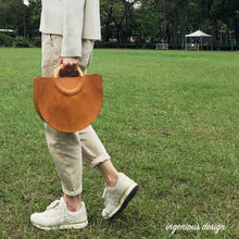 Load image into Gallery viewer, L01-0005 Crossbody Leather Bag with a Wooden Handle PDF Paper Pattern
