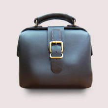 Load image into Gallery viewer, L02-0001 Leather doctor bag for men PDF patterns (Different frame sizes available)
